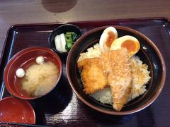 空港近くでタレカツ丼
美味しい
この店、バーガー、麺類もある
家族連れでもOK
店員さんが気持ちいい
支払いもカードでOK