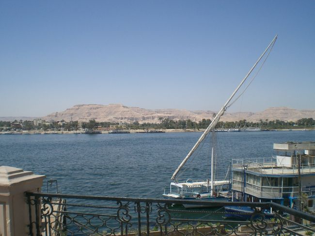 ナイル川の向こうが王家の谷です。<br />今からわたりましょう！