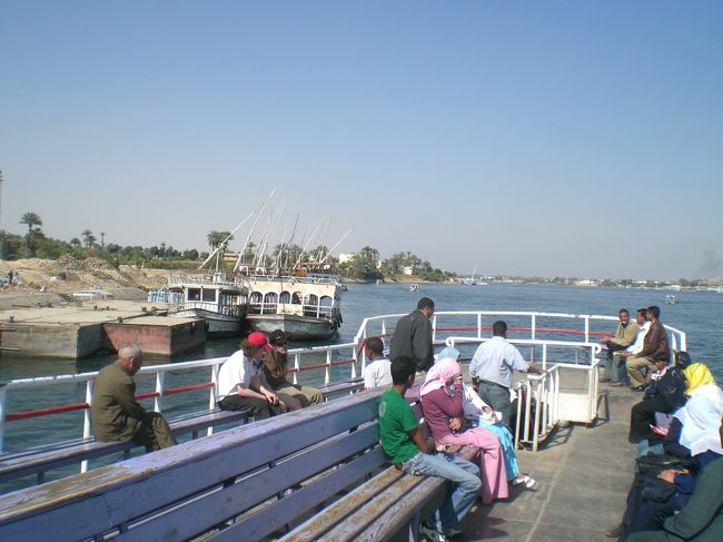 フェリーは定額料金でいけました。この国に来て久々にボッてこなかったです。<br />風が気持ちいいですね！