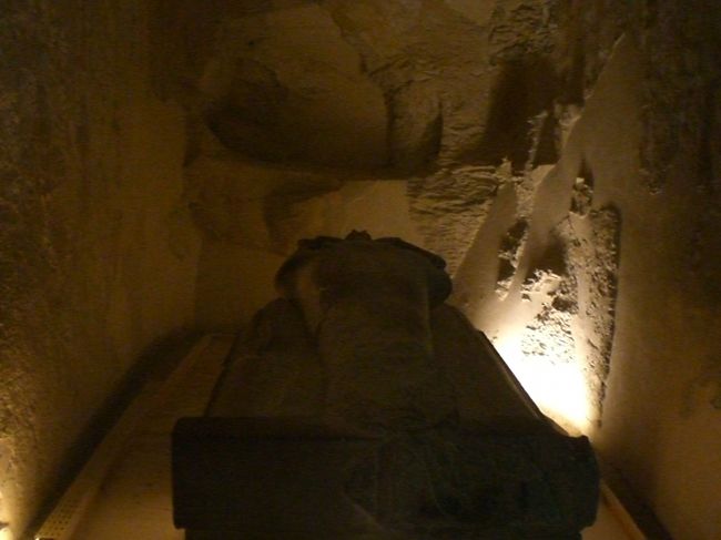 中の石室内です。<br />本当は撮影禁止のようですが、イギリス紳士の力強い交渉によって係員にOKをいただきました。