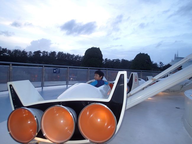 飛行機の操縦もできるよ