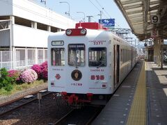 これから乗る電車は、いちご電車のようです。