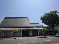 橿原線「畝傍御陵前駅」から