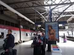さぁオランダに向かいます！
せっせと地下鉄に乗ってブリュッセル南駅まで行きます。

タリスはブリュッセル中央駅ではなく、南駅(Bruxelles-Midi)から出てます。時間に余裕持ってホテルを出たはずなのに結構ギリギリ。

ホームに着いた数分後にタリスが到着ー！
