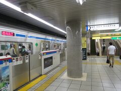 日吉駅を8:39に発車した電車に乗り大手町駅には9:20前に着きました。通勤ラッシュの後半なので、車内は満員ほどの混雑はありませんでした。