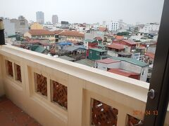 ４／１３〜１６　　クオック ホア ホテル　3泊

VN311　にてハノイ到着

VN　は，WEBチェックインしておくと
成田では，優待レーンでセキュリティーを通過できる
様でした。

初めて知りました。GOODです。