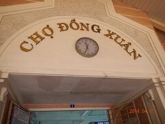 ドンスアン市場へ行ってみました。

何だかゴチャゴチャしています。