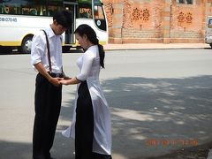 サイゴン中央郵便局なのですが

有名スポットですので，こんなことも，，，

たくさん見かけます。
