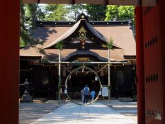 香取神宮拝殿前には茅の輪くぐりが設けられていました。

