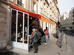 次はお昼
パリ駐在の会社の同期のオススメのうどん屋「さぬきや」
久しぶりに和食が食べたかった。