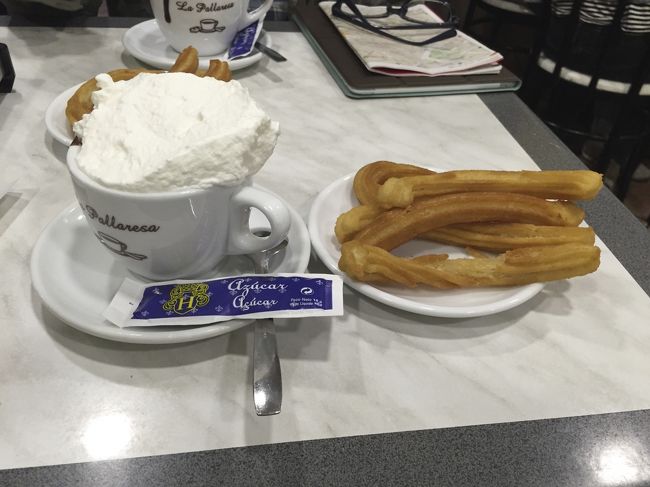 Granja La Pallaresaでホットチョコとチュロスを<br />けっこう重たい！<br />５時頃食べたのでその後食事に行くことができず