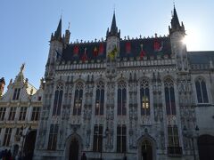 ブルフ広場(Burg)。9世紀には既に周辺の建物が役所として機能していたようです。
左のルネサンス様式の建物は旧裁判所、真ん中はゴシック様式の市役所、隣接の建物はバロック式と3つの異なる様式が並びます。