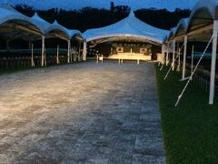 翌日2015年6月23日に行われる?戦後70年沖縄全戦没者追悼式?の祭壇。

沖縄県営平和祈念公園にて。

緯度:26.1320722222 経度:127.730927778