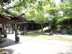 　市の「寺まち交流館」の中に人形館( http://www.ningyoukan.net/ )がありました。

　館内には多くの人形が展示してあるのですが・・・どれもユーモラスの中にも懐かしさと温かさを感じるものばかりで感動しました。