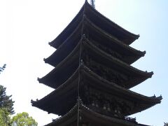 まずは五重塔で有名な興福寺へ

この旅行をした2013年は興福寺の南円堂が創建１２００年を迎えた記念として南円堂と北円堂の特別公開をしているのです！

うましうるわし奈良のコマーシャルでもそれが流れていたので気になっていたのです