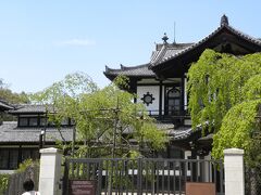 途中素敵な建物がありました
仏教美術資料研究センターみたいです

研究センターなのにこんなに凄い建物なんて…