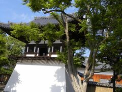 新薬師寺へ到着です

こちらは本堂で薬師如来像と十二神将像があります

中はいつものごとくＮＧなので外にある鐘楼です