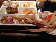 ビジホとはいえ夕食はカニ足食べ放題、アルコール類飲み放題で
さすがカニの本場、北陸といったところでしょうか