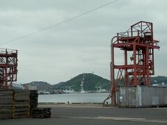 2015.06.28　下関
下関駅の裏口はこのような光景が広がる。表口の方も海までそれほど遠くないため、両方を海に囲まれた形になる。