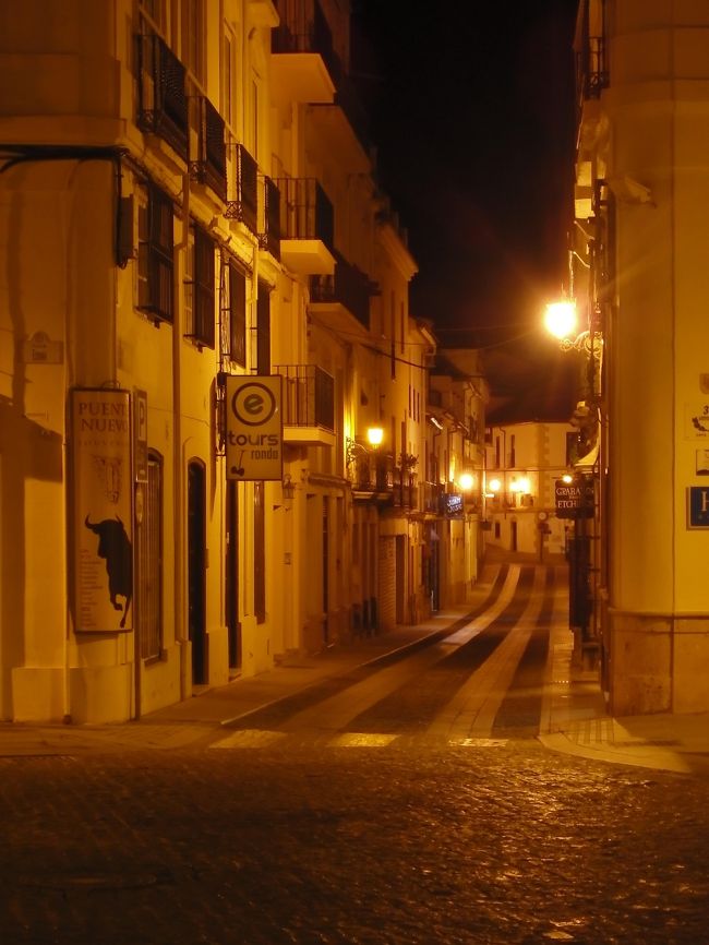 パラドール前の小径