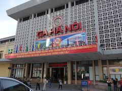 ハノイ駅まで歩きます。Ｂ駅じゃないほうですね。
翌日、ハノイを発ち、フエに向かいます。

※フエには行かず、ダナンに行くことになりますが・・・。