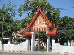 次にワット・シーウボンラット（Wat Sriubonrat)を見る。
