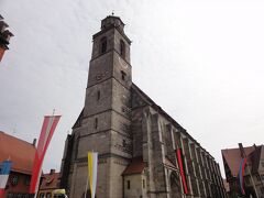 ディンケルスビュールの聖ゲオルク教会を見学します。
南ドイツでは最も美しい後期ゴシック様式の教会、らしいです。