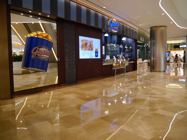 garrett<br /><br />東京駅の地下はいつも行列ですが、ソウルではすぐに購入できるようです