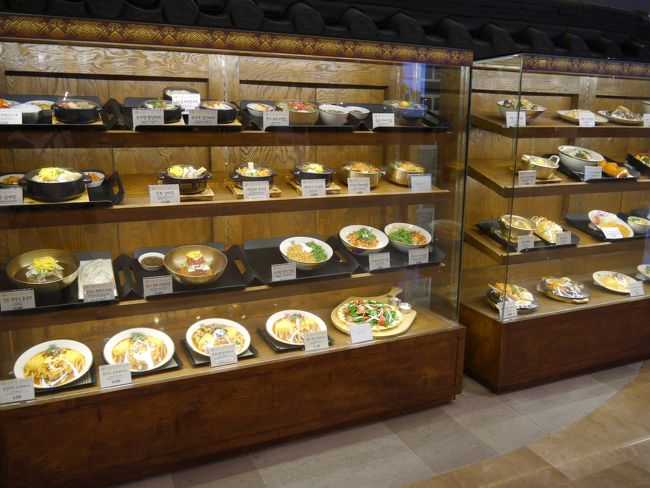 フードコートを見つけたのでここにします