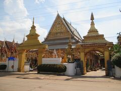 特に見所のある町ではないが
ワット・ルアン(Wat Luang)を見て
丘の上の大仏を目指す。14時35分