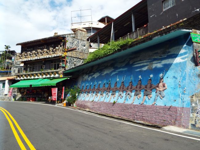 検問所で１５分程停まってバスは、更に３０分程走り霧台に到着しました。<br />途中、車酔いしてしまい、素晴らしい風景が撮影できなかったことが心残りです。