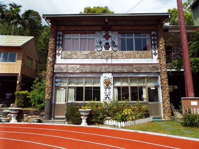 この建物は、保健室・事務室　と書いてありました。