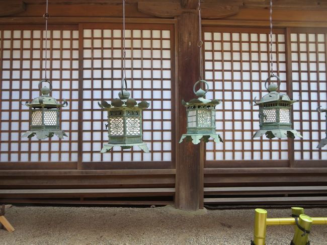 特別拝観エリアは、撮影禁止です。<br /><br />入ったところにある、リンゴの木の所で、背のとても高い若い神主さんが、説明をしています。<br /><br />前を歩いてた人が、その輪に加わったので、私も♪<br /><br />とてもわかりやすい説明です。