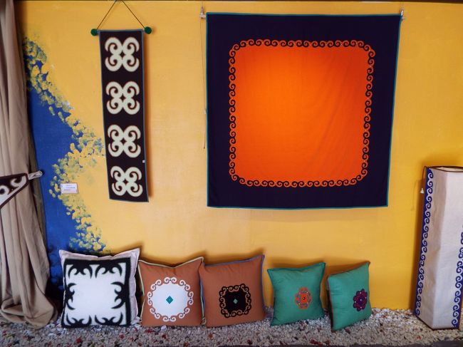 ルカイ文物館の１階。<br />キルティングのようなもの。<br />