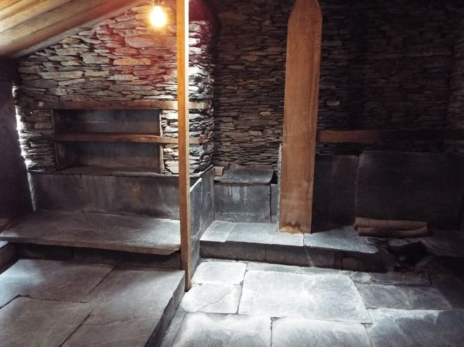 ルカイ族の住居の中です。