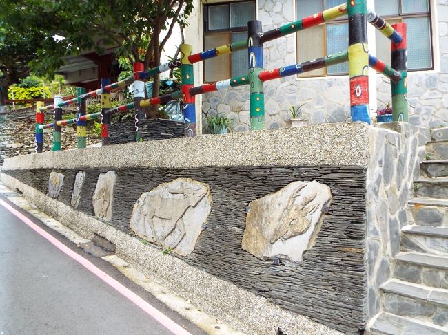 やっぱり大きな建物のルカイ族の作品は圧倒される迫力ありますね。<br />文化広場の周りも良かったけど更に奥の霧台教会の方にも行ってみます。