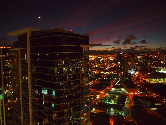 夜になると、こんな夜景が!<br />綺麗〜!<br /><br />美味しい食事と楽しい会話、素敵な時間、Hさん、Aさんありがとうございました。