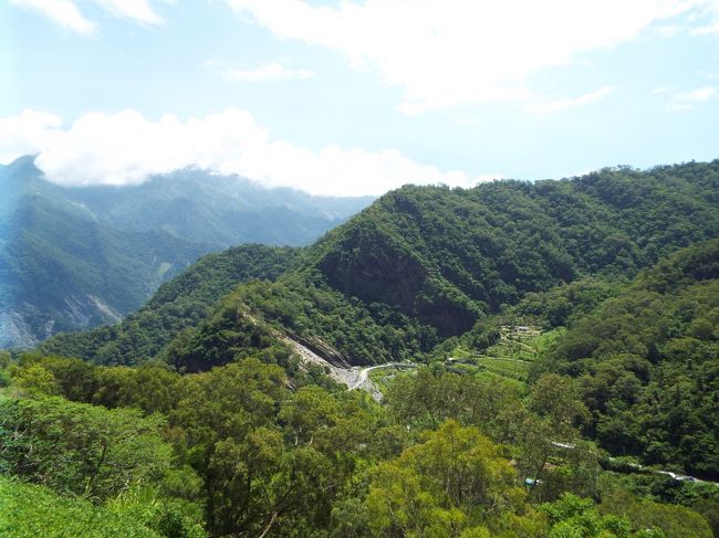 素晴らしい景色を眺めながら歩きます。