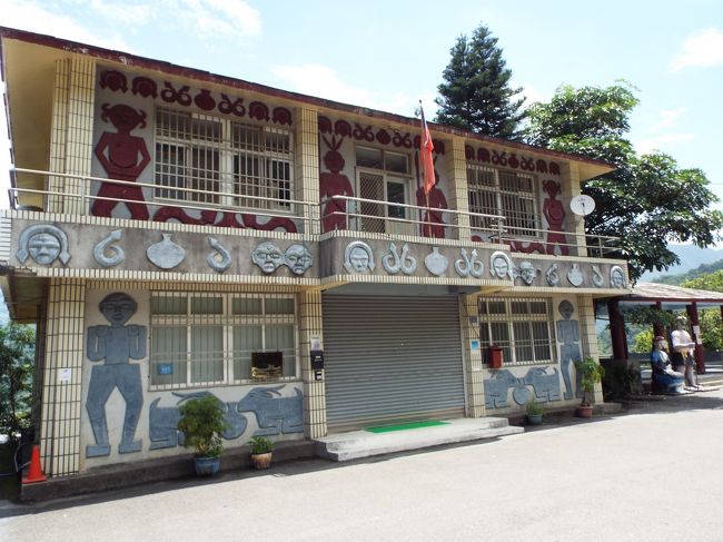 こっちも行政機関の建物。