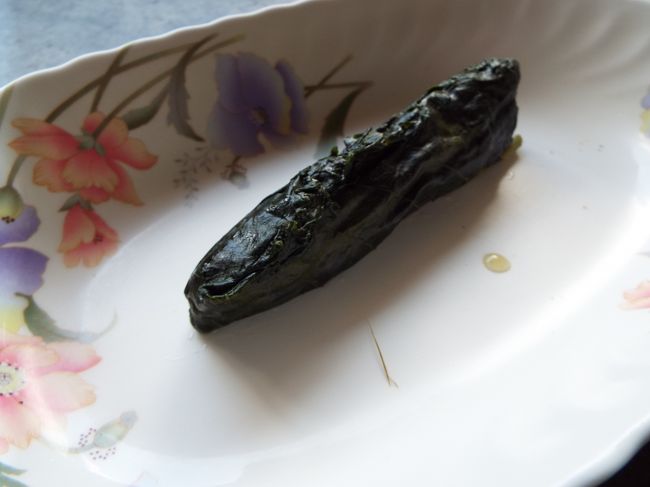 これがシナブ　３０元。<br />ルカイ族の食べ物です。<br />厚い豚肉を葉っぱで巻いて長時間蒸したもの。<br />塩・胡椒が強いのかな･･と思いきや、肉と葉っぱの味だけ？<br />使ってても塩を少々という感じ。<br />思っていた以上に美味しい料理でした！