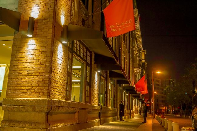 ドアマンみたいな人がいる(´･_･`)