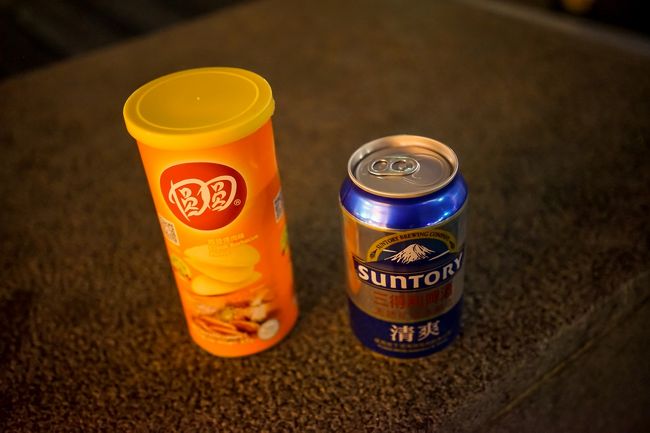 あとは消灯間近の外灘ライトアップを見ながらポテチとビ-ルで一杯いかせてもらいますw<br /><br />サントリーすごいね-<br />こっちにもあるのね--(´Д｀)<br /><br />しかもラベルにthe日本!<br />fujiyama！<br /><br />喜ばしい限りですな(*ﾟ▽ﾟ*)