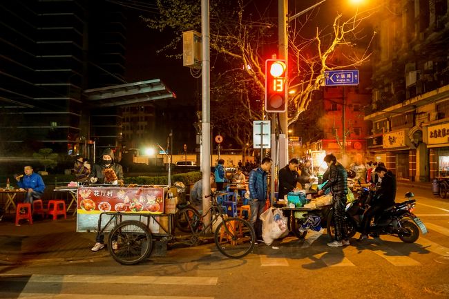 自分は雰囲気組としてしばらくファミマで購入したび-るを飲みながら眺めていましたw<br /><br />さあようやく就寝します( ´▽｀)<br />おやすみい--