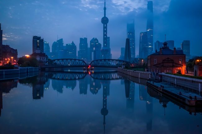 はいおはようございますヽ(・∀・)ノ<br />早朝から元気ですw<br /><br />まだ朝の6時少し前ですw<br />5時に起床しましたw<br /><br />自分は旅行に行くと寝てる時間とかホテルにいる時間が、もったいないと思ってしまう方ですw