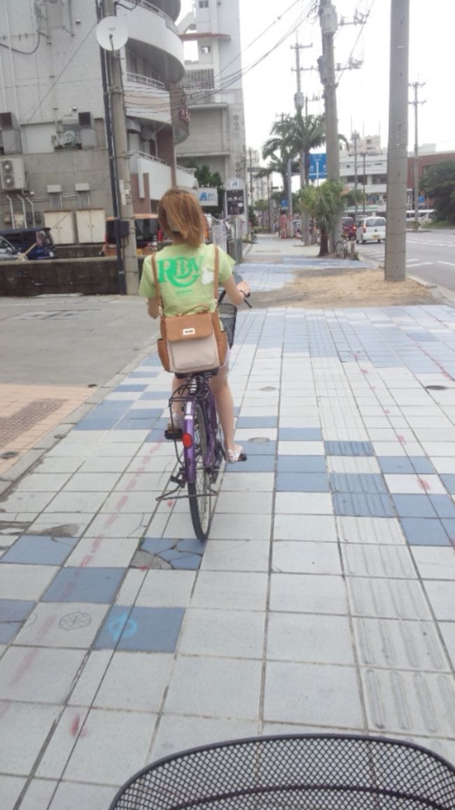 もう夕方なので、夜ご飯を食べるお店探し！<br />自転車を借りてサイクリング〜⊂(^ω^)⊃<br /><br />