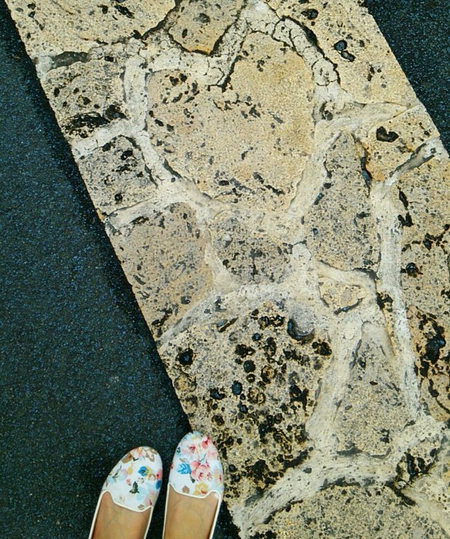 730交差点で記念写真を撮り、<br />ハートの石畳をパシャリΣp[【◎】]ω・´)<br /><br /><br />ぐるぐると色んなお店を見て回ります。<br />基本、入口にメニュー表を置いてくれて<br />いるので選びやすいですね！<br /><br /><br />結局やっぱり焼肉に決定っっ(`∀´)ゝ<br /><br /><br />