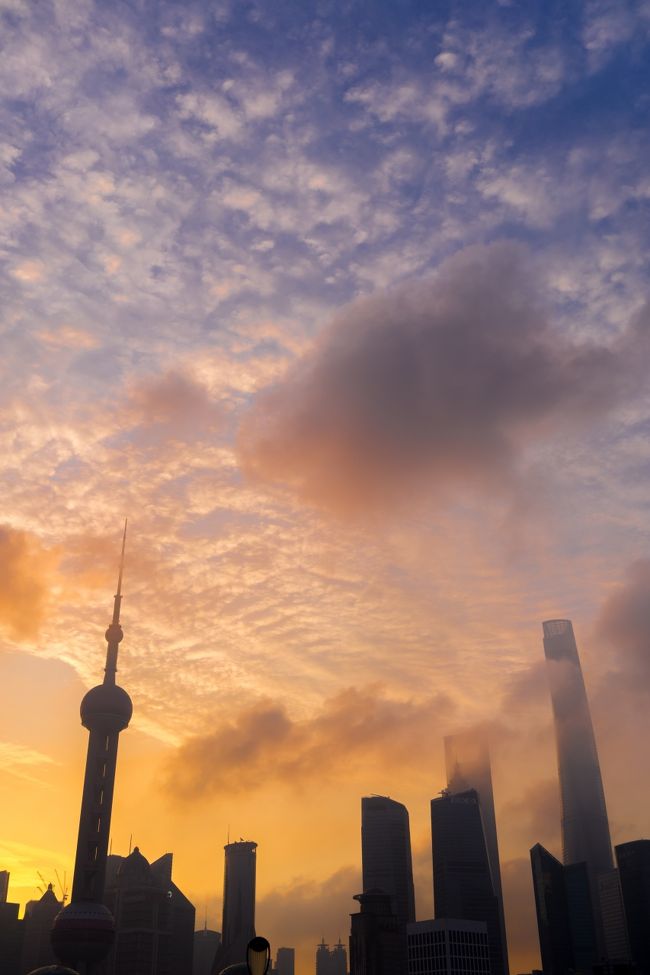 雲は空の演出家ですよね<br /><br />ドラマチックに空を演出してくれる・・<br /><br />快晴もすきですが、色んな形がある雲がいる空も好きです(*ﾟ▽ﾟ*)<br /><br /><br />でも曇り空は好きではないかなw