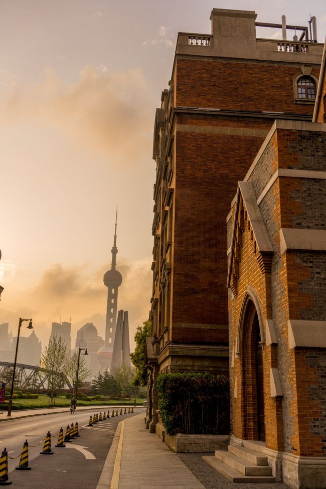 歩いて町並みを見るのが好きなので疲れが限界にくるまでは基本自分の足が交通手段ですw