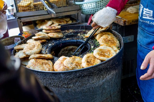 台湾でみたようなドラム缶みたので焼くやつを発見！<br /><br />パイ生地みたな感じでサクサクしてほんのり甘い(*´∀｀)