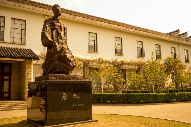 魯迅さんも<br /><br />歴史に疎い私なので<br />こういう時に良く勉強しておけばと思いますw